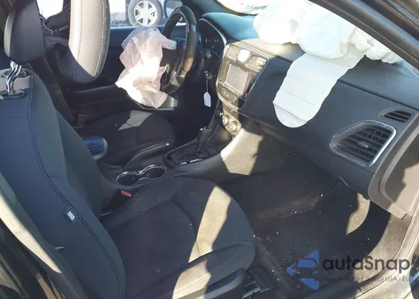 2014 Chrysler 200 Lx z USA, uszkodzony, nr VIN 1C3CCBAB4EN208557